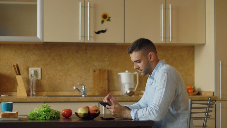 Post: How to maintain healthy phone habits